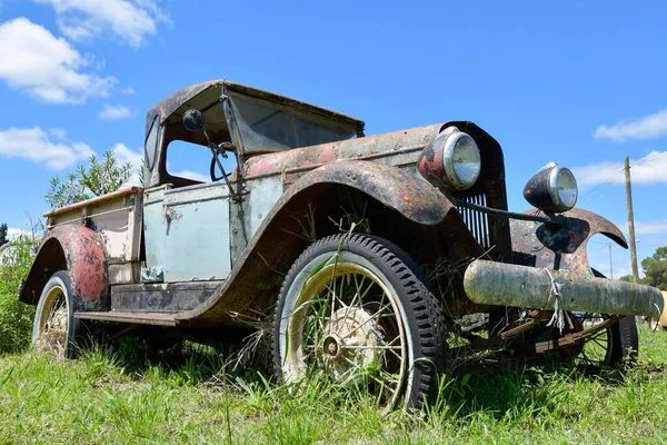 Verlaten en versleten oude voertuigen in Uruguay — Stockfoto