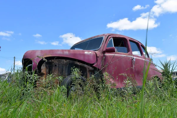Vehículos viejos abandonados y deteriorados en Uruguay —  Fotos de Stock