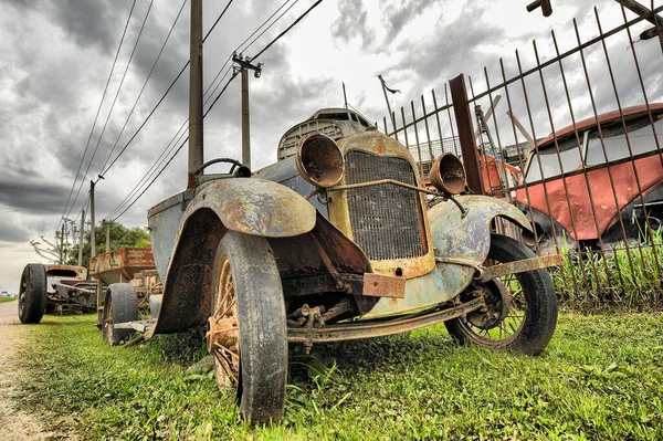 Abandoned and deteriorated old vehicles in Uruguay — Stock Photo, Image