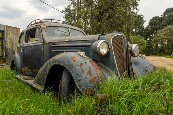 Vehículos viejos abandonados y deteriorados en Uruguay —  Fotos de Stock