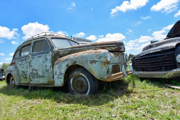 Vehículos viejos abandonados y deteriorados en Uruguay — Foto de Stock