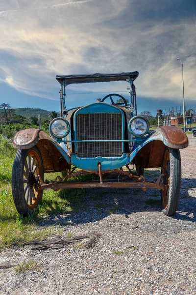 Veículos antigos abandonados e deteriorados no Uruguai — Fotografia de Stock