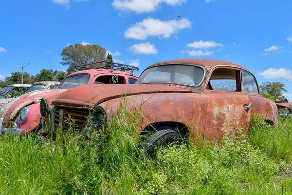 Vehículos viejos abandonados y deteriorados en Uruguay — Foto de Stock