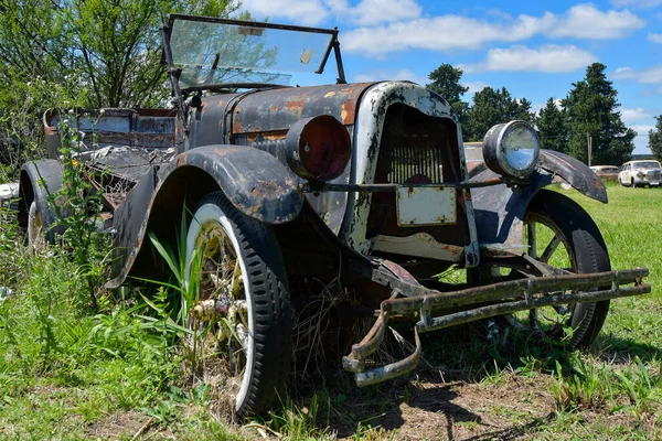 Uruguay 'da terk edilmiş ve bozulmuş eski araçlar. — Stok fotoğraf