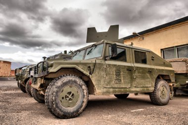 Ziyaretiniz için savaş silahları sergilendi.