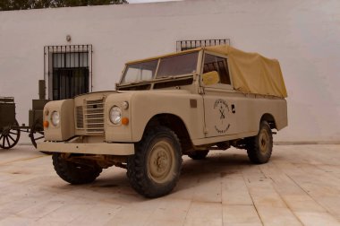 Ziyaretiniz için savaş silahları sergilendi.