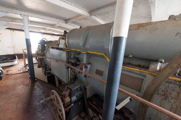 Ziyaretiniz için savaş silahları sergilendi.