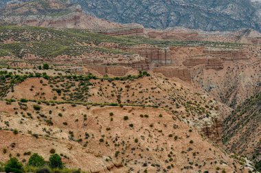 Gorafe 'nin Çorak Toprakları' nın tepeleri ve tepeleri - Granada.