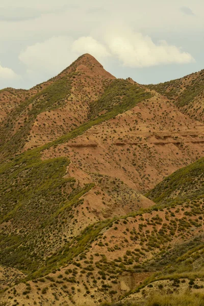 Gorafe 'nin Çorak Toprakları' nın tepeleri ve tepeleri - Granada.