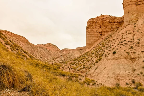 Kämme und Klippen der Badlands von Gorafe - Granada. — Stockfoto