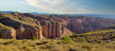 Gorafe 'nin Çorak Toprakları' nın tepeleri ve tepeleri - Granada.