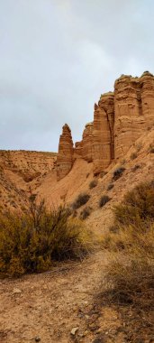 Gorafe 'nin Çorak Toprakları' nın tepeleri ve tepeleri - Granada.