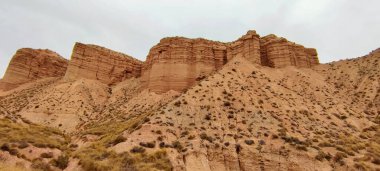 Gorafe 'nin Çorak Toprakları' nın tepeleri ve tepeleri - Granada.