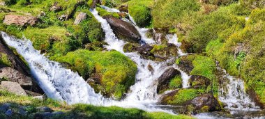 Ravine ve Alhori nehri, Sierra Nevada sularıyla