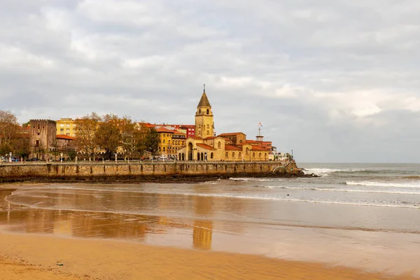 Asturias Prensliğinin dini binaları