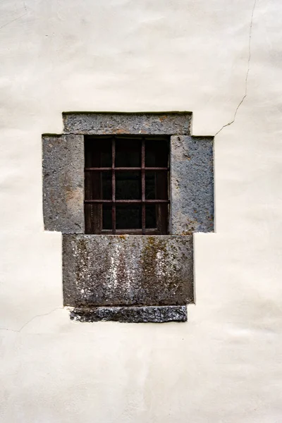 Die romanische Kirche San Vicente de Serapio. — Stockfoto