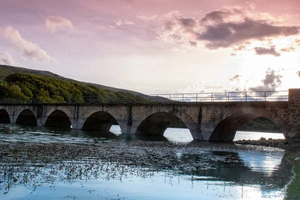 Landscape around the Ebro river reservoir. — Fotografia de Stock