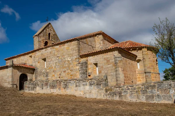 Igreja românica de San Martin de Valdelomar — Fotografia de Stock