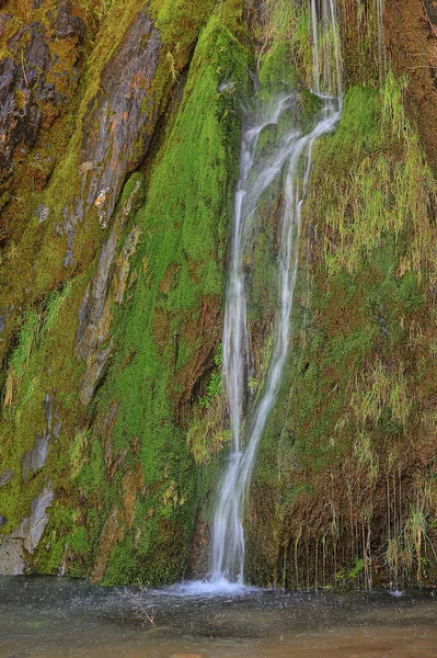 Wasserfall im Nationalpark Cazorla Segura und die Villen — Stockfoto