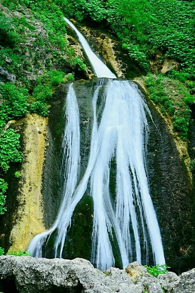 Wasserfall an der Quelle des Mundo Flusses. — Stockfoto