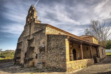 Villasevil 'deki Santa Cecilia Romanesk Kilisesi.