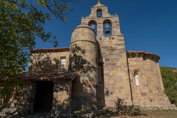 Iglesia románica de Santa María en Quintanilla de Rucadio —  Fotos de Stock