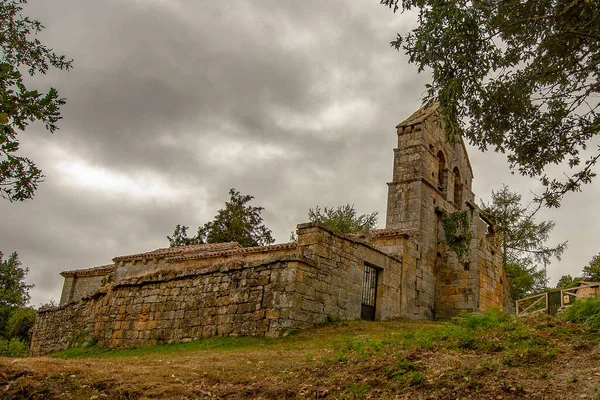 Romanische Kerk van het Onbevlekte in Rio Panero. — Stockfoto