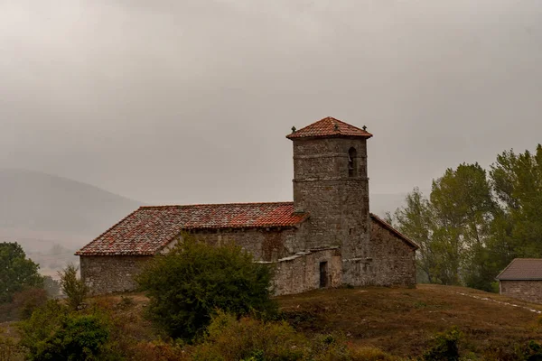 Igreja românica de Santa Eulália em Santa Olalla. — Fotografia de Stock