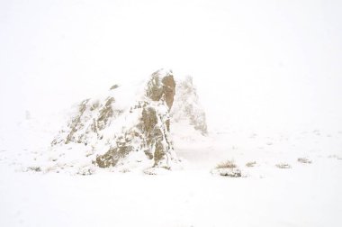 Granada 'nın iç kısımlarından karlı manzaralar - İspanya