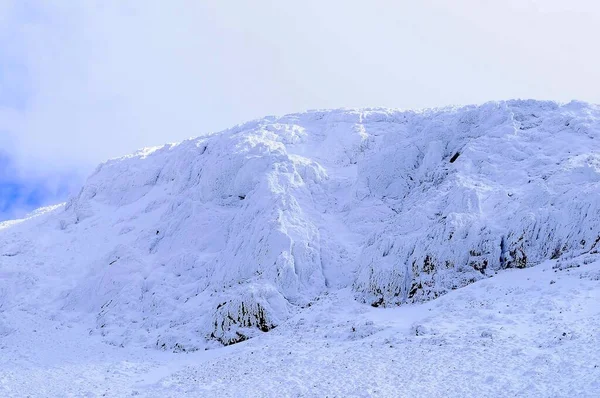 Granada 'nın iç kısımlarından karlı manzaralar - İspanya