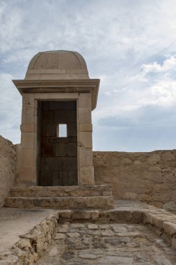 Alicante, İspanya 'nın Valensiya Bölgesi' nde bulunan bir şehirdir..