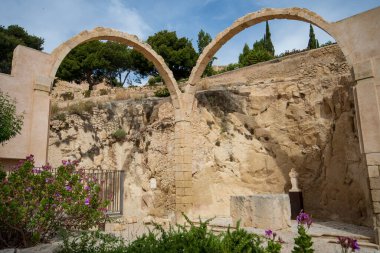 Alicante, İspanya 'nın Valensiya Bölgesi' nde bulunan bir şehirdir..