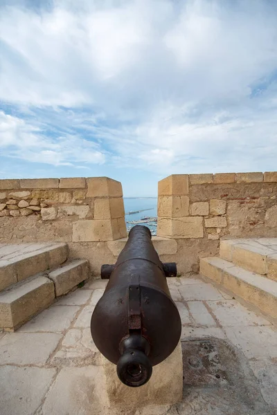 Alicante, İspanya 'nın Valensiya Bölgesi' nde bulunan bir şehirdir..