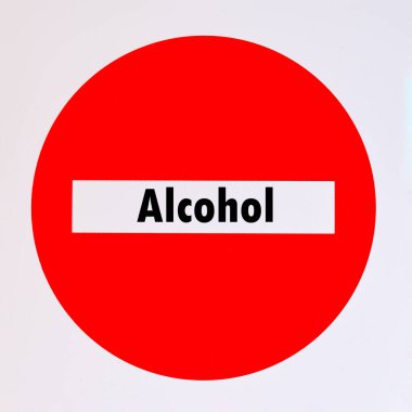 Beyaz arkaplan ile trafik işaretleri