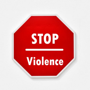 Beyaz arkaplan ile trafik işaretleri