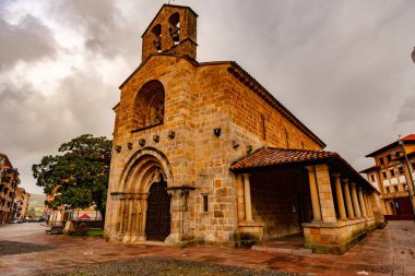 Santa Maria de Oliva Romanesk Kilisesi