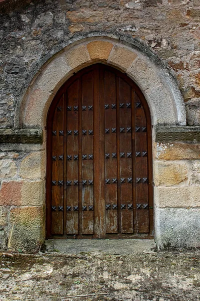 Romanische Kirche Mariä Himmelfahrt in Acereda — Stockfoto