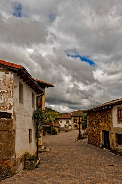 Romantische Straße im Dorf Aldea del Ebro — Stockfoto