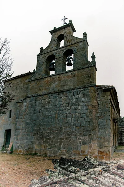 Romanesque church of San Vicente in Arantiones — Stockfoto