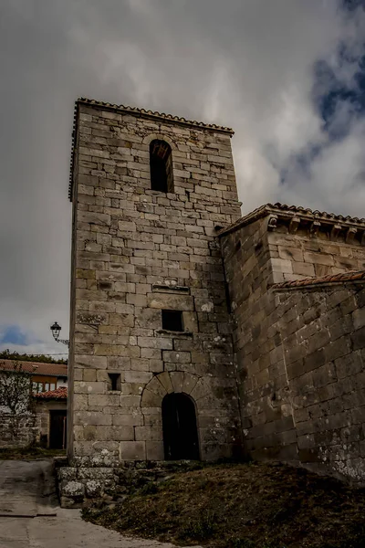 Romaanse kerk van Santa Maria la Real in Barruelo de los Carabeos — Stockfoto