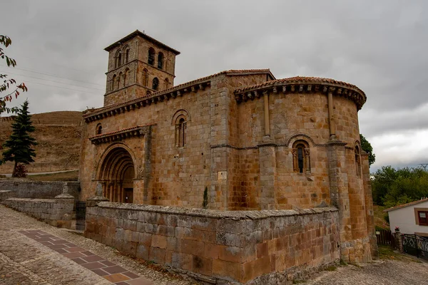 Romanische collegiale kerk van San Pedro de Cervatos. — Stockfoto