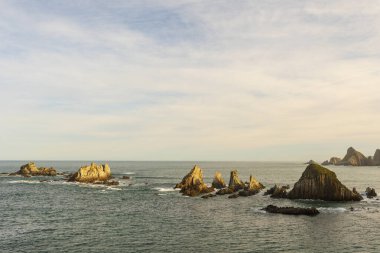 Gueirua Asturian sahilinin manzarası.