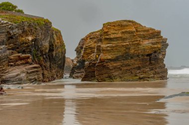 Galiçya sahilindeki Las Catedrales Sahili.