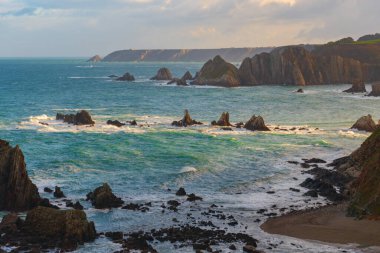 Playa del Silencio 'nun Asturian sahilindeki manzarası.