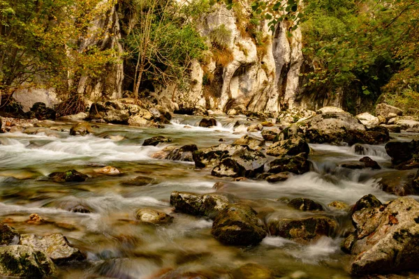 Paesaggio fluviale del Rio Cares nelle Asturie. — Foto Stock