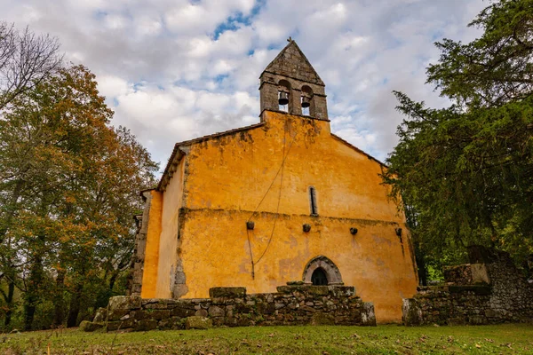 Church of Santa Eulalia de Abamia — Stockfoto