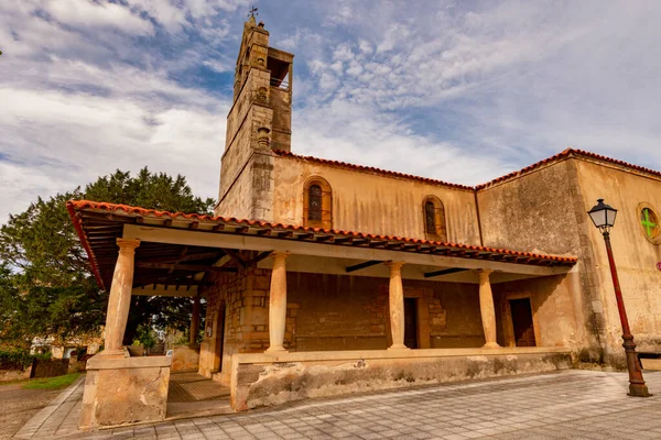 Romanesque church of Santiago de Duesos in Caravia Baja. — стокове фото