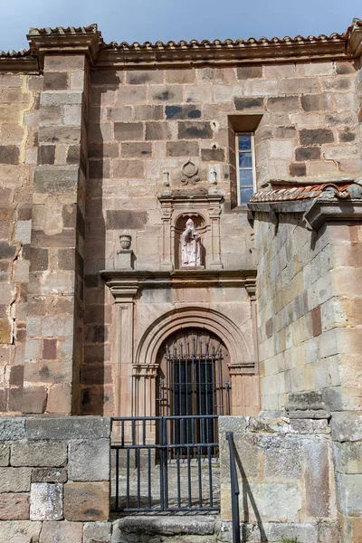 Iglesia Romica de San Cosme y Damian en Cubillo del Ebro. — 图库照片