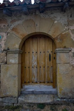 Serna del Ebro 'daki San Dionisio Romanesk Kilisesi.