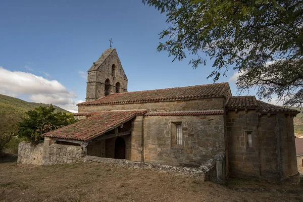 Iglesia románica de San Andrés en San Andrés de Valdelomar. —  Fotos de Stock
